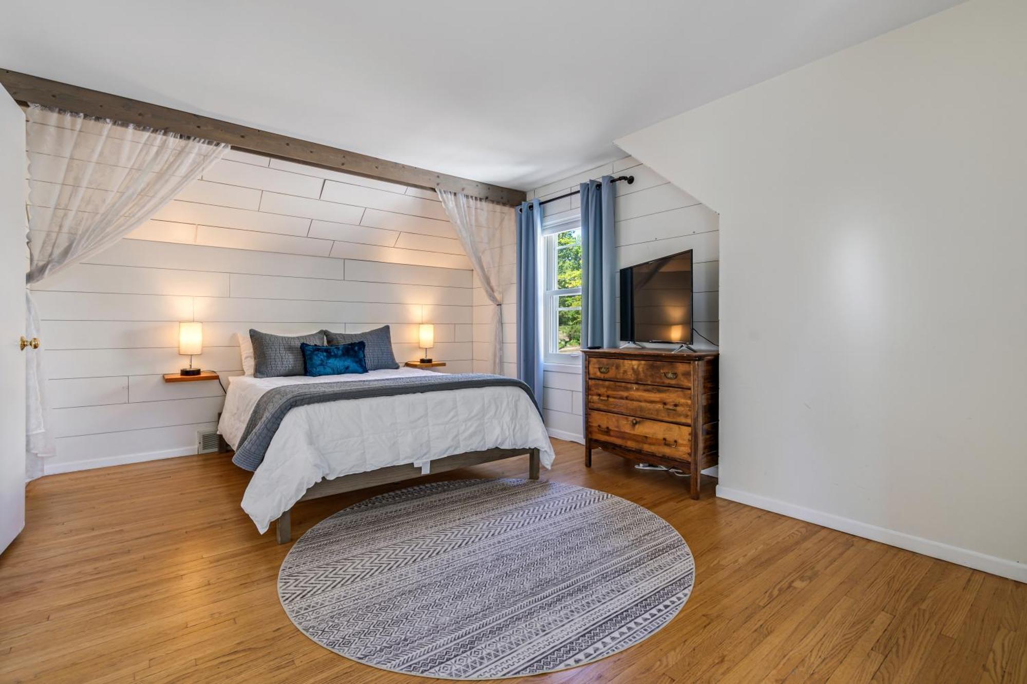 The Nicollet Nook * Richfield